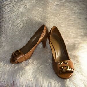 Gucci Tan Guccissima Leather Peep Toe Pumps Gold GG Buckle 39 US 9
